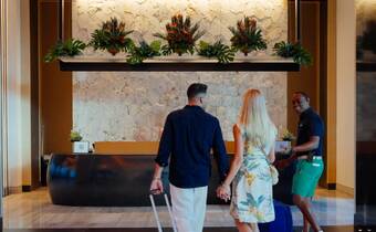 Guests arriving at the Kimpton Seafire lobby